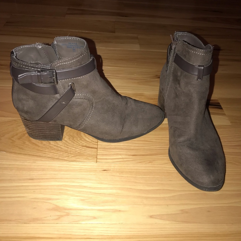 Cute little brown buckle boot heels!